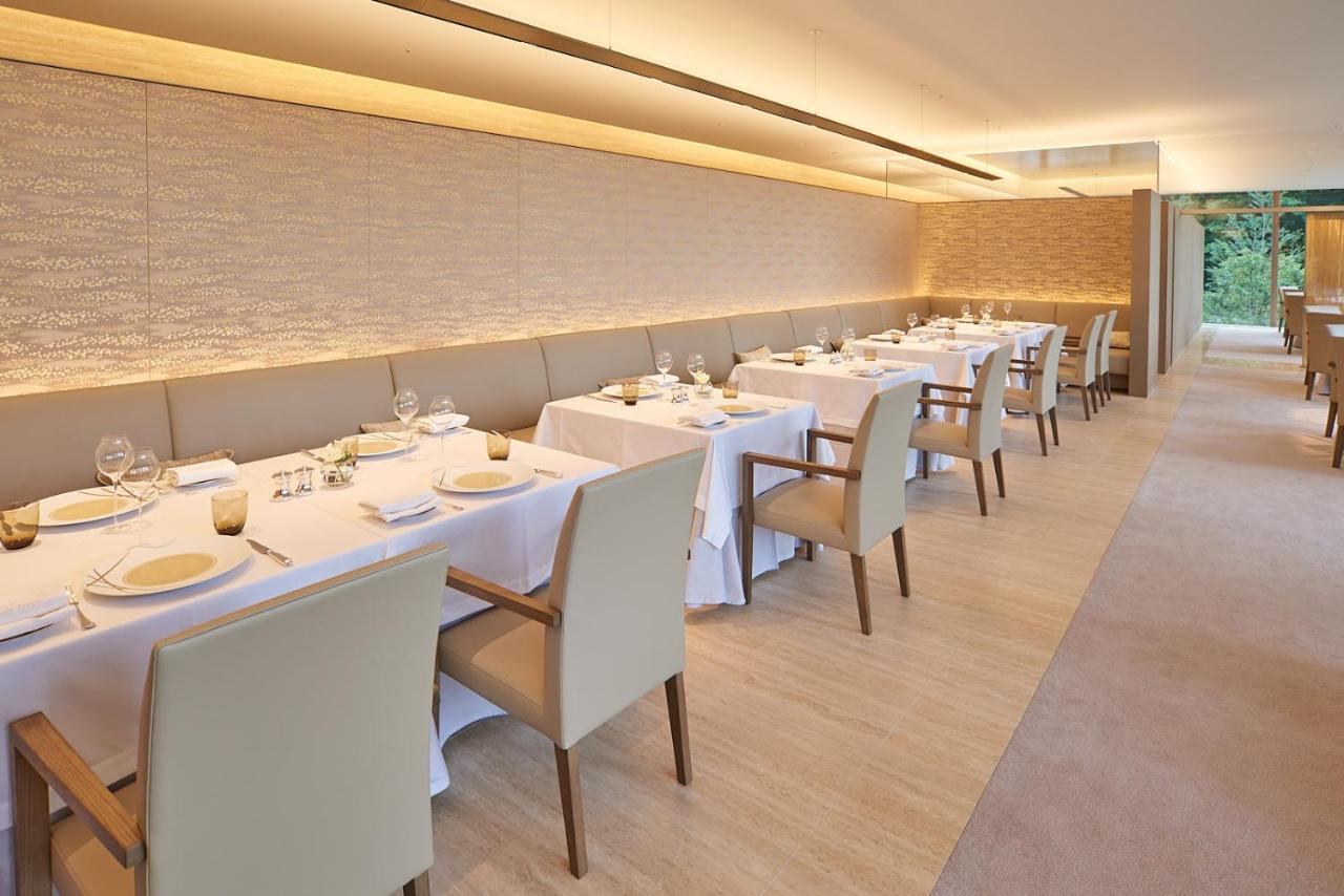 Hotel The Okura Tokio Exterior foto Restaurant "Les Cols"